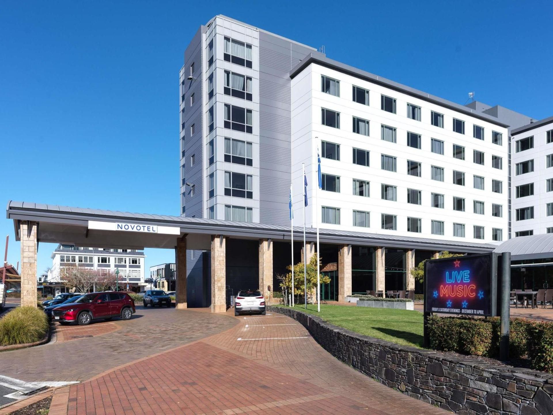 undefined Novotel Rotorua Lakeside 3