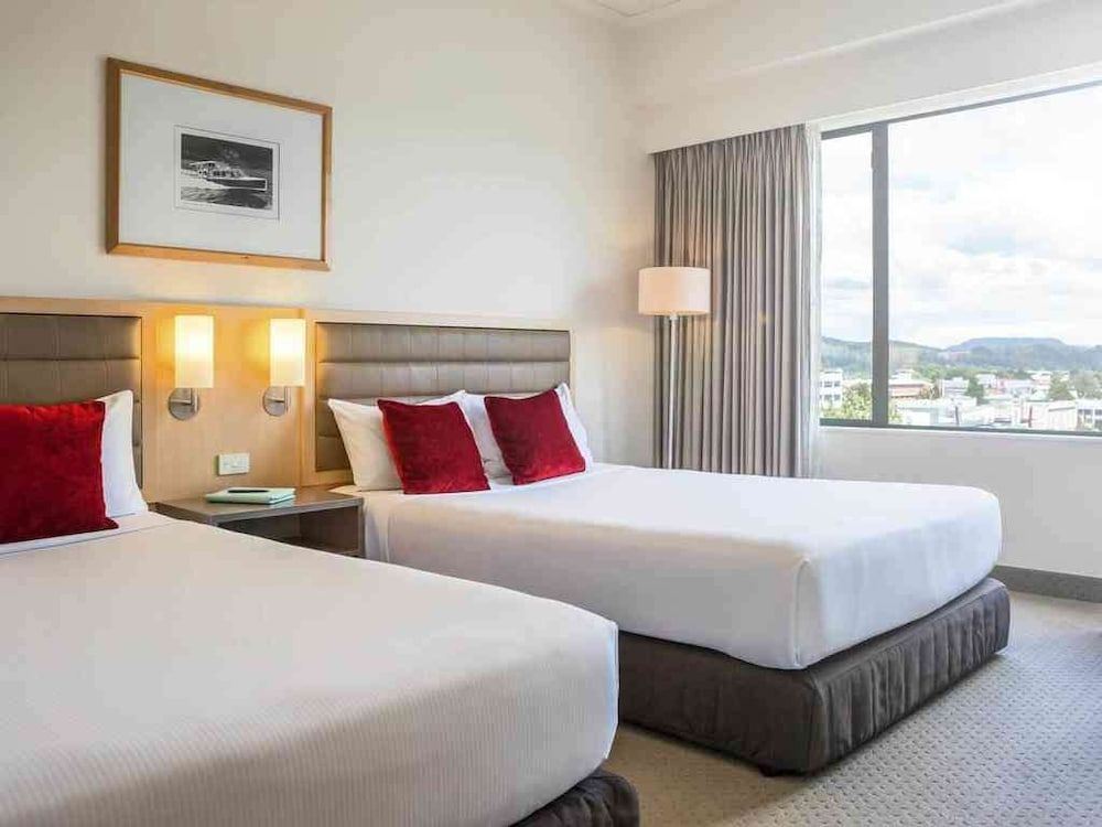 undefined Novotel Rotorua Lakeside 2