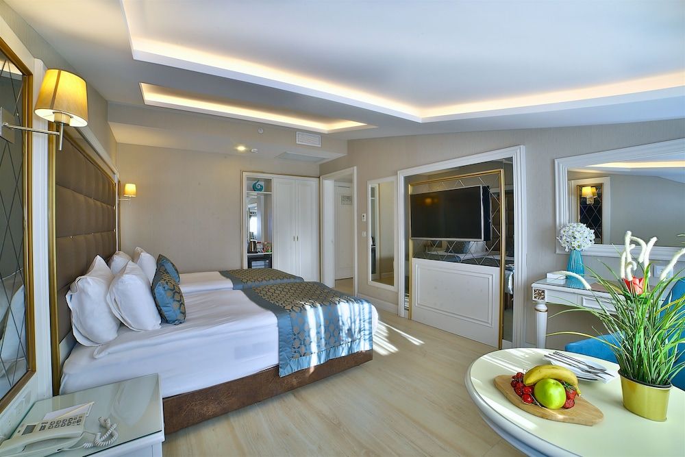 Büke Hotel Şişli Corner Quadruple Room 3