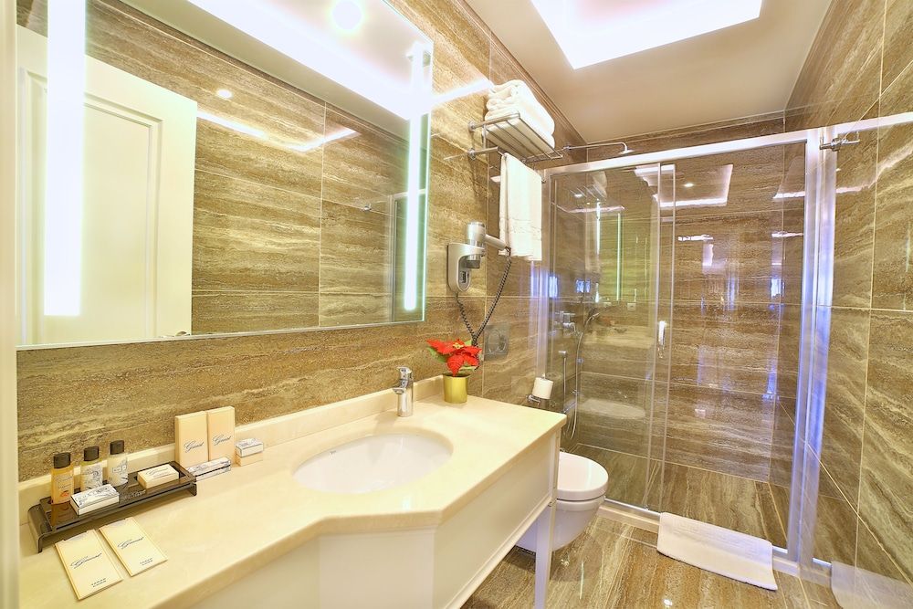 Büke Hotel Şişli Corner Quadruple Room 6