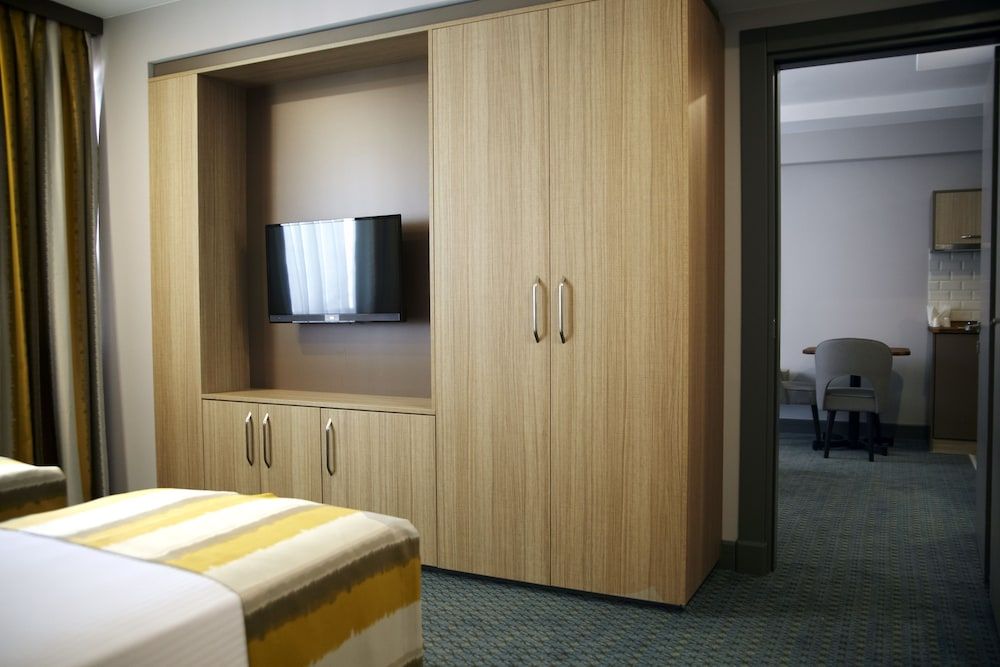 Tophane Suites Deluxe Double or Twin Room 4