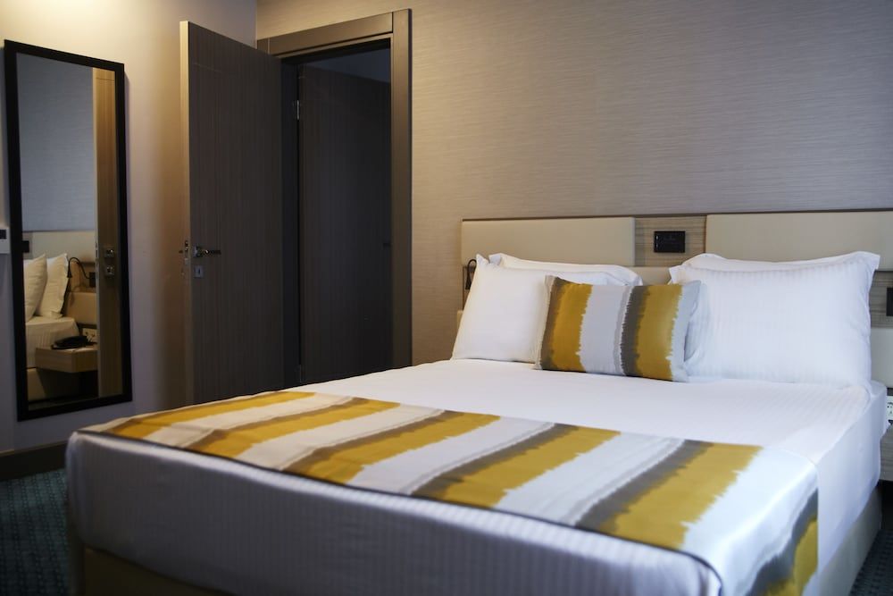 Tophane Suites Deluxe Double or Twin Room 2