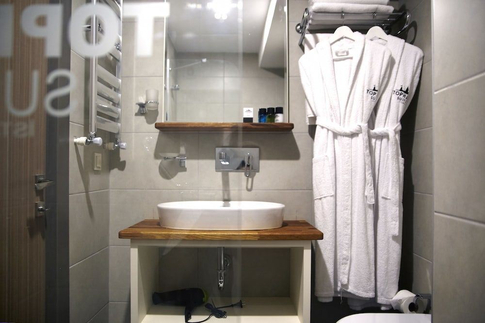 Tophane Suites Deluxe Double or Twin Room 6