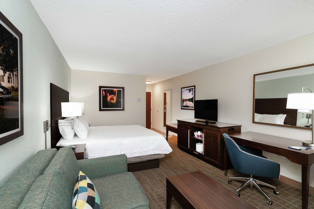 Room, 2 Queen Beds, Accessible, Bathtub (Pool View)