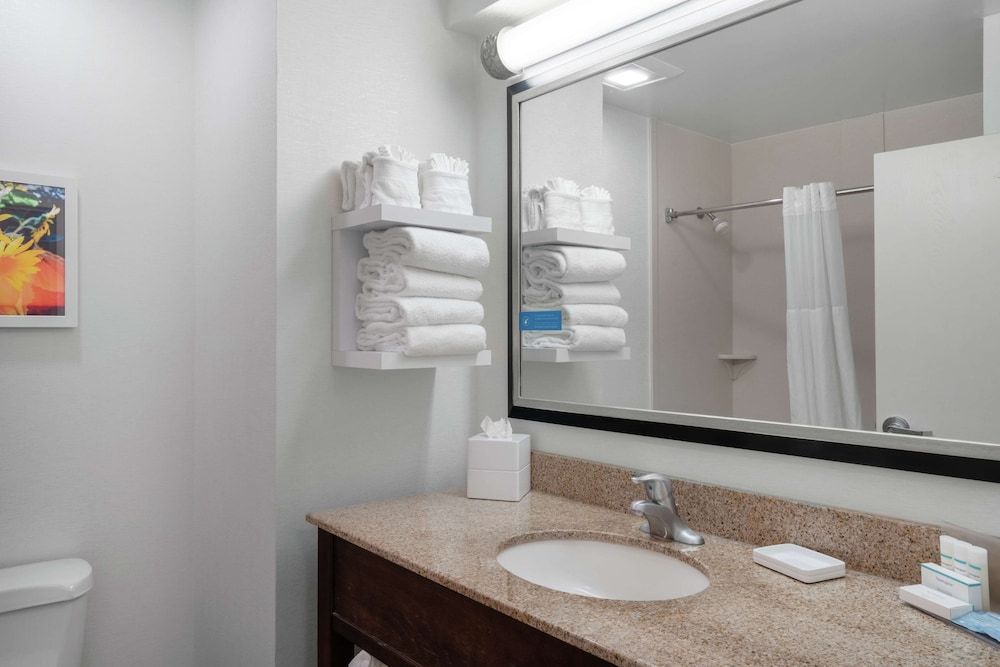 Suite, 1 King Bed with Sofa bed, Kitchen, Pool View (Non Smoking)