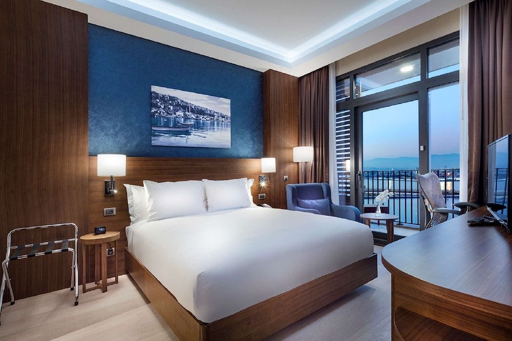 King, Suite, Multiple Beds, Bay View