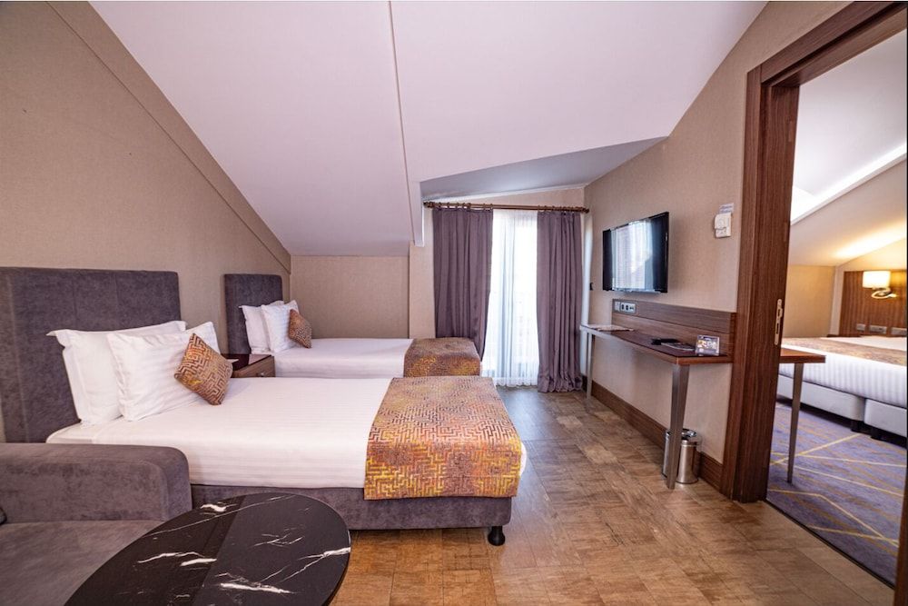 Family Suite, Multiple Beds, Balcony