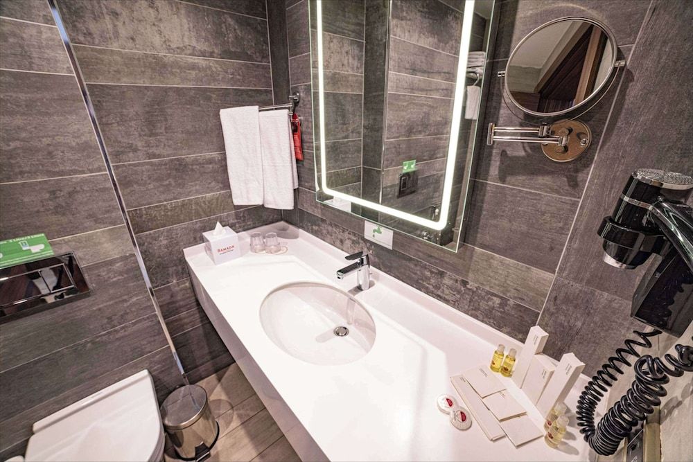 Suite, 1 King Bed