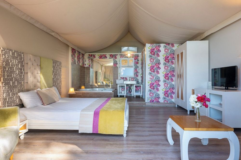 Sakli Gol Evleri Tent, Jetted Tub