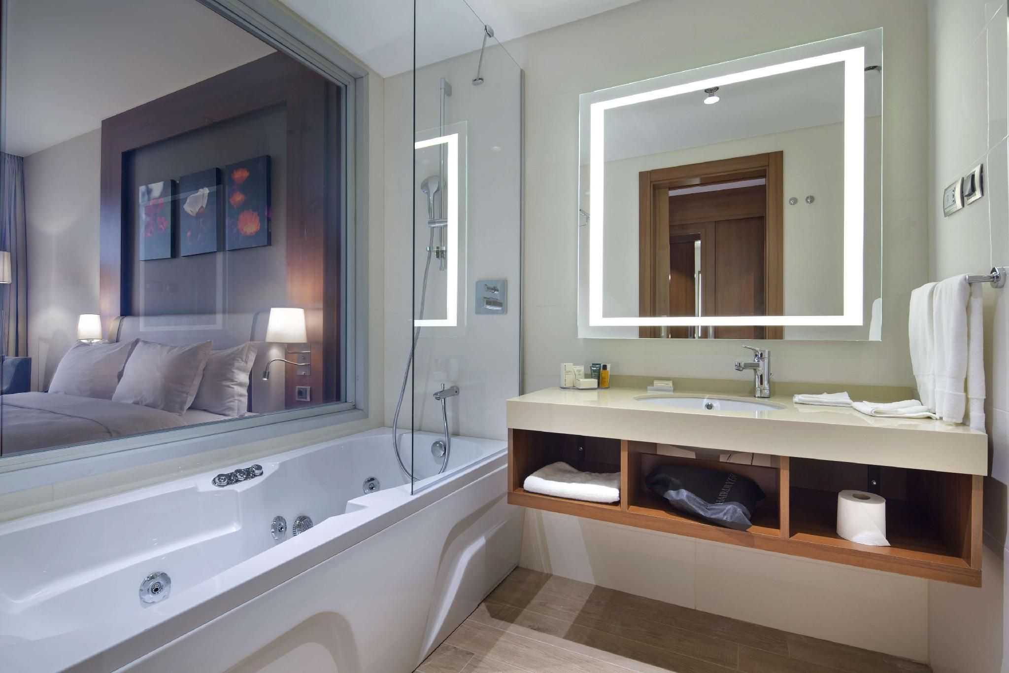 King one Bedroom Suite