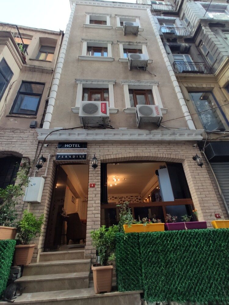 undefined Peradise Hotel 2