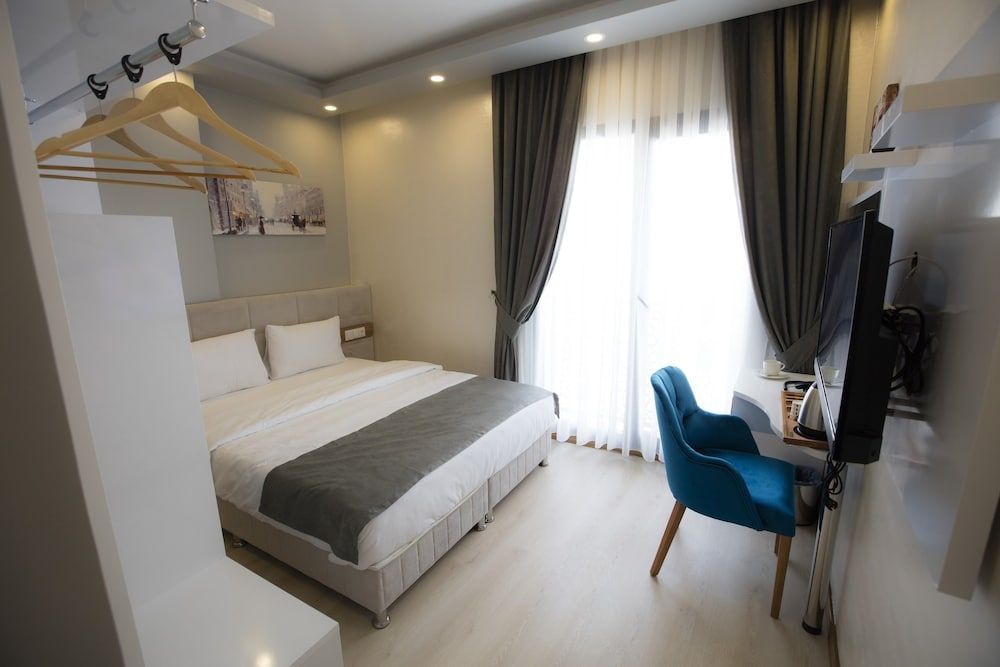 Royal Inci Airport Hotel Deluxe Double or Twin Room, City View 3