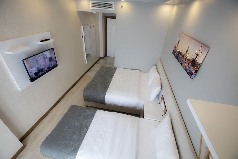 Royal Inci Airport Hotel Deluxe Double or Twin Room, City View 10