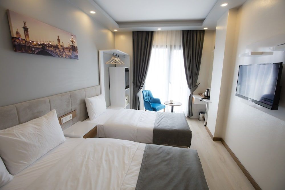 Royal Inci Airport Hotel Deluxe Double or Twin Room, City View 4