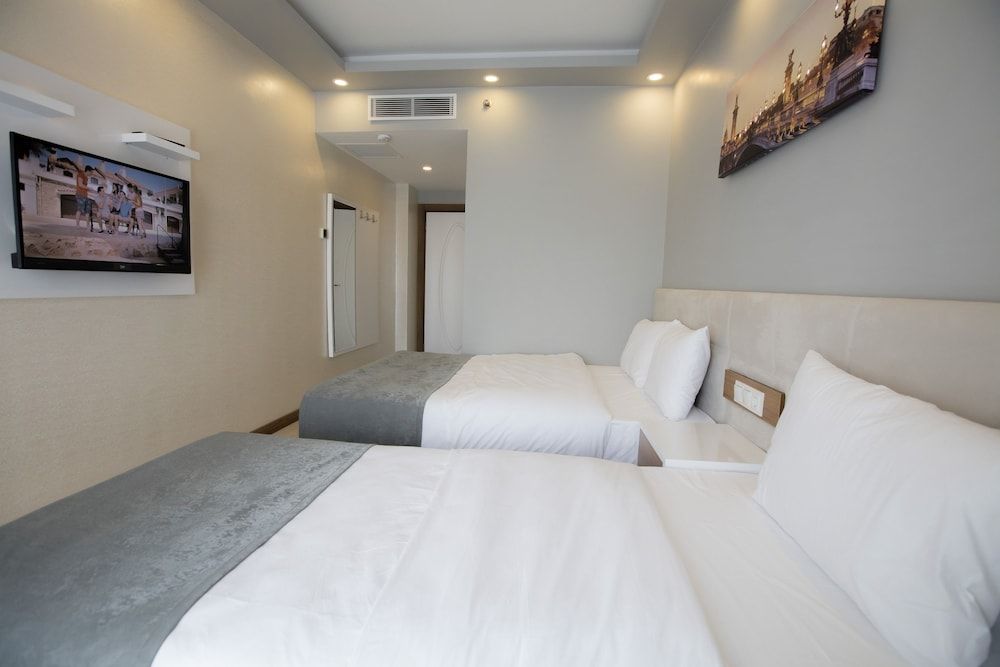 Royal Inci Airport Hotel Deluxe Double or Twin Room, City View 6