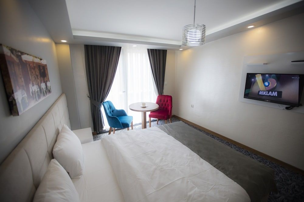 Royal Inci Airport Hotel Deluxe Double or Twin Room, City View 5