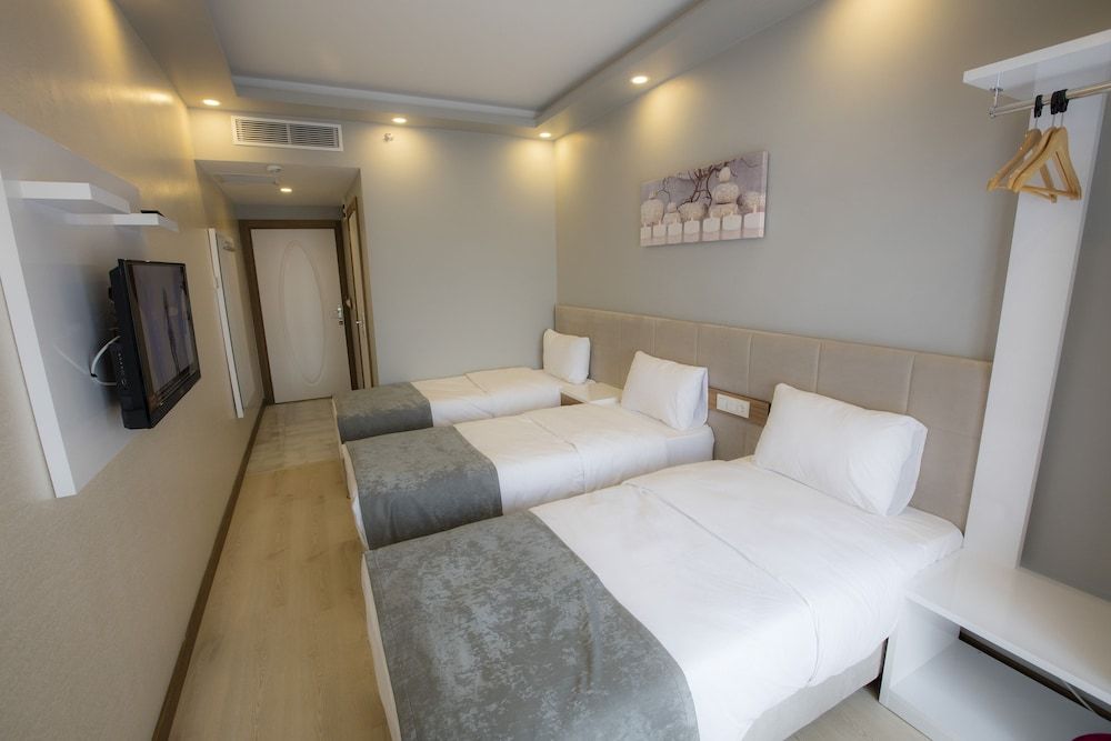 Deluxe Triple Room, Non Smoking, City View