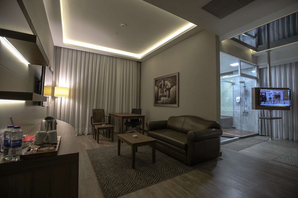 Best Western Premier Karsiyaka Convention & Spa Hotel Premier Suite, 1 King Bed, Smoking, Jetted Tub 8