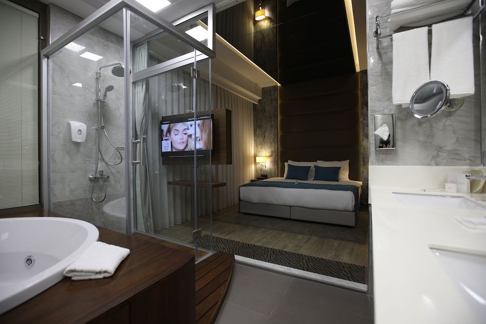 Best Western Premier Karsiyaka Convention & Spa Hotel Premier Suite, 1 King Bed, Smoking, Jetted Tub 9