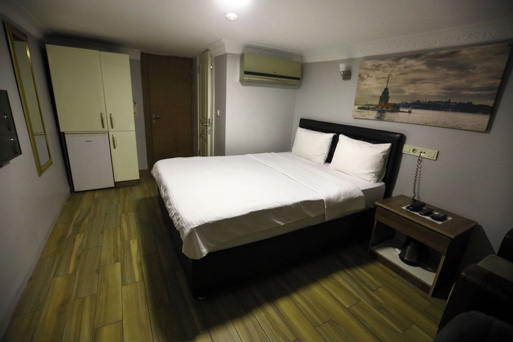 Zendy Suite Hotel Economy Double Room Basement Floor 2