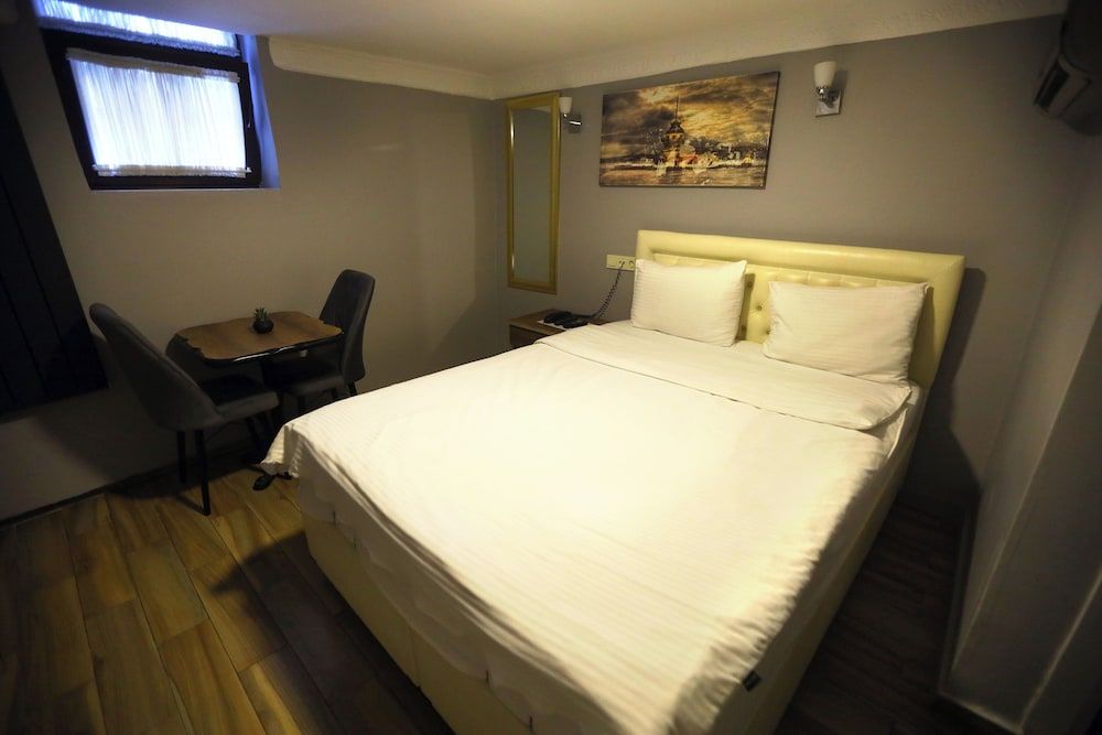 Zendy Suite Hotel Economy Double Room Basement Floor 3