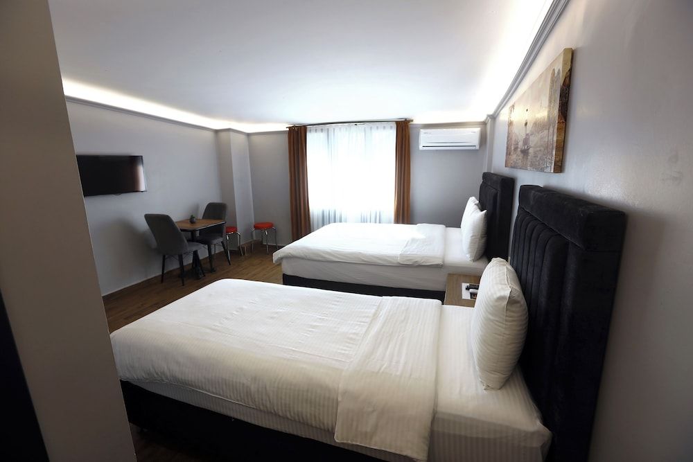 undefined Zendy Suite Hotel 10