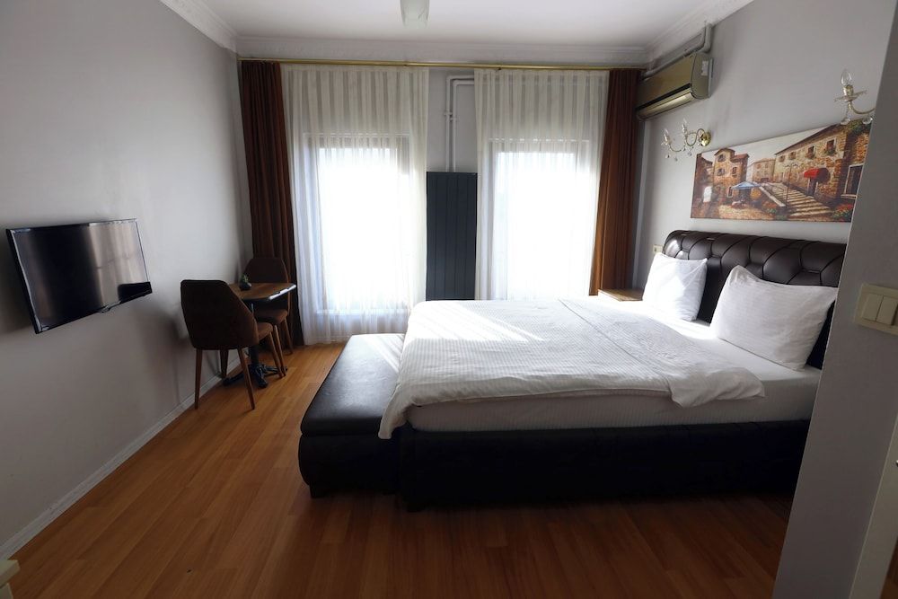 Zendy Suite Hotel Economy Double Room Basement Floor 3