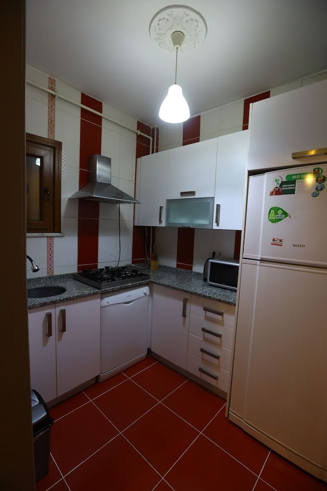 undefined Zendy Suite Hotel 4