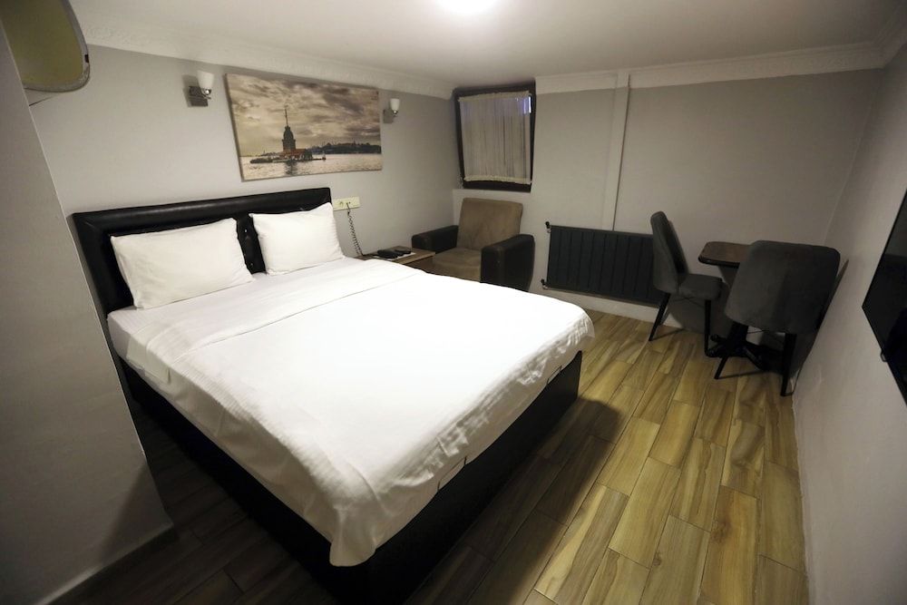 undefined Zendy Suite Hotel 3