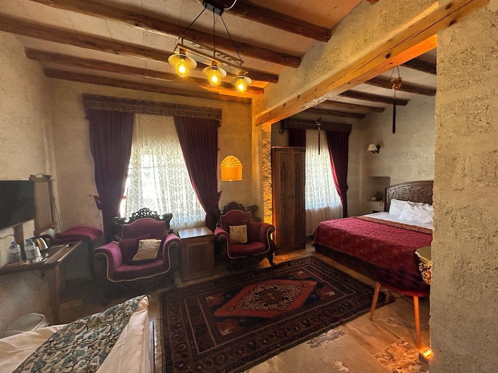 Avanos Suites Deluxe Triple Room 4