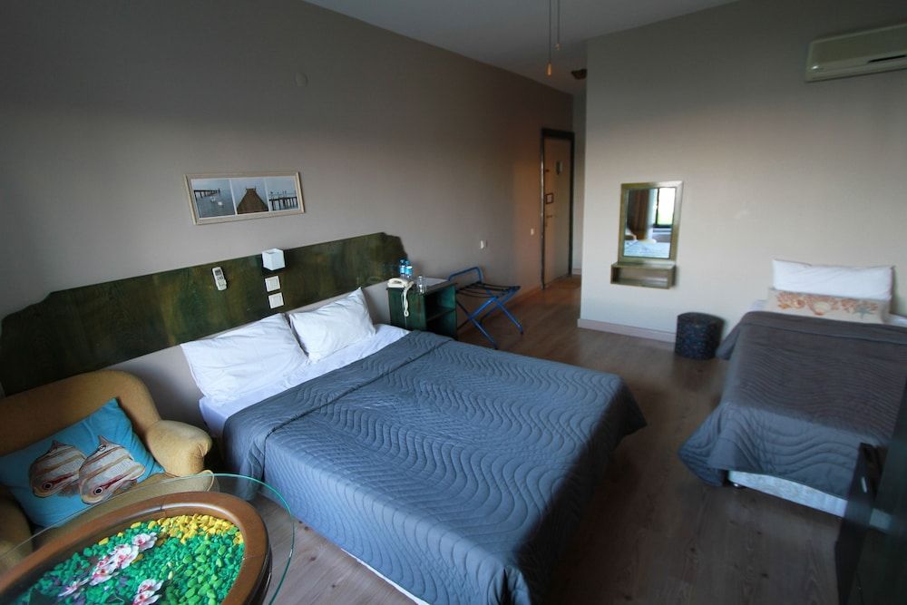 undefined Airport Inn Hotel 5