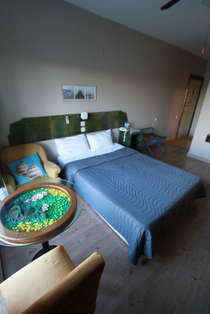 undefined Airport Inn Hotel 4