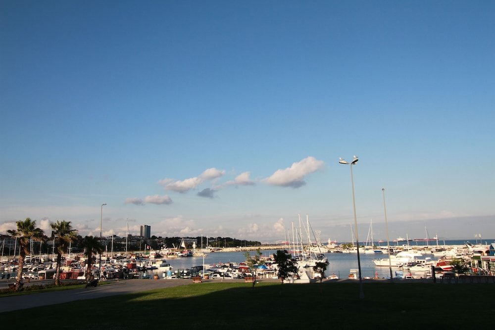 undefined Airport Inn Hotel 7