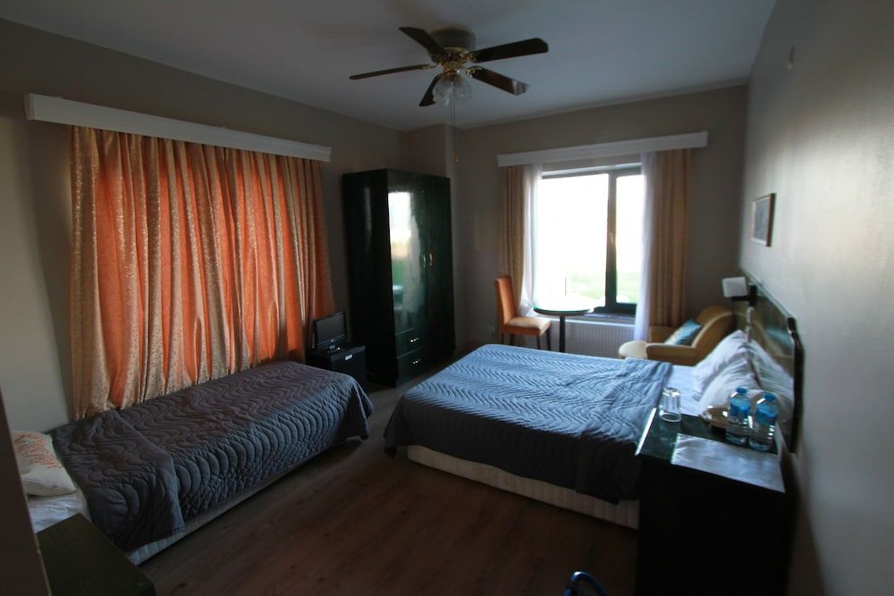 undefined Airport Inn Hotel 3