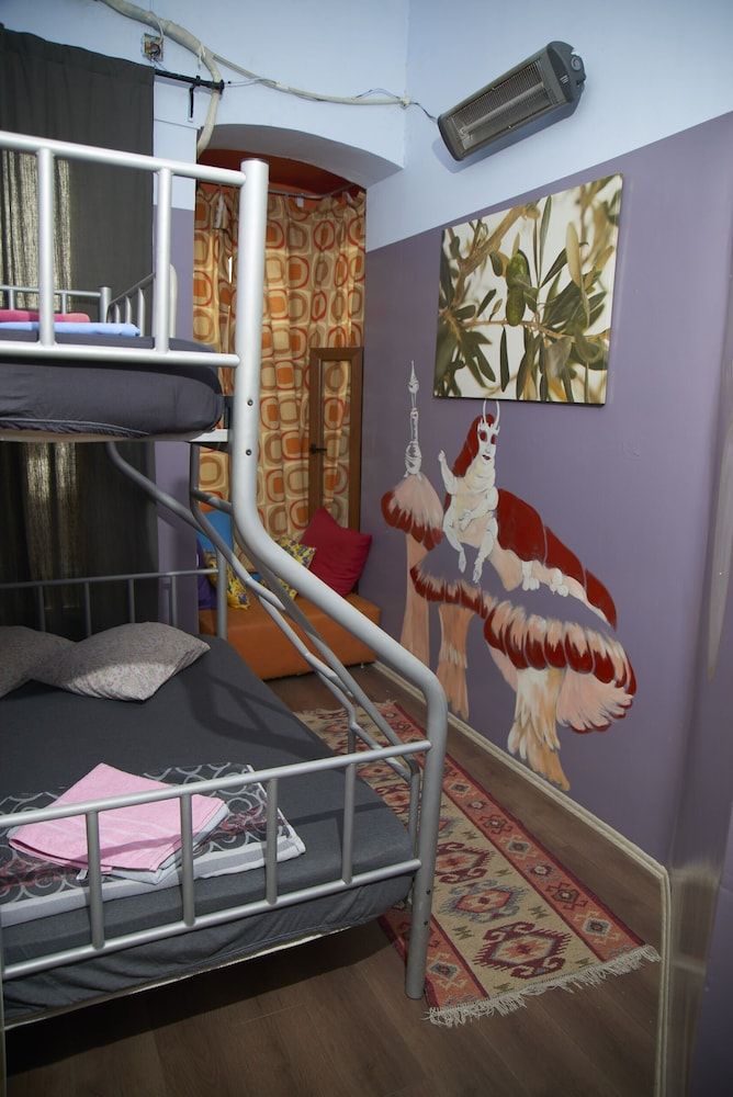 Chilloutlya Hostel&Bar Twin Room 2