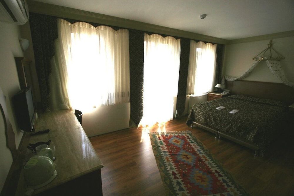 Grand Peninsula Hotel Standard Double Room 9