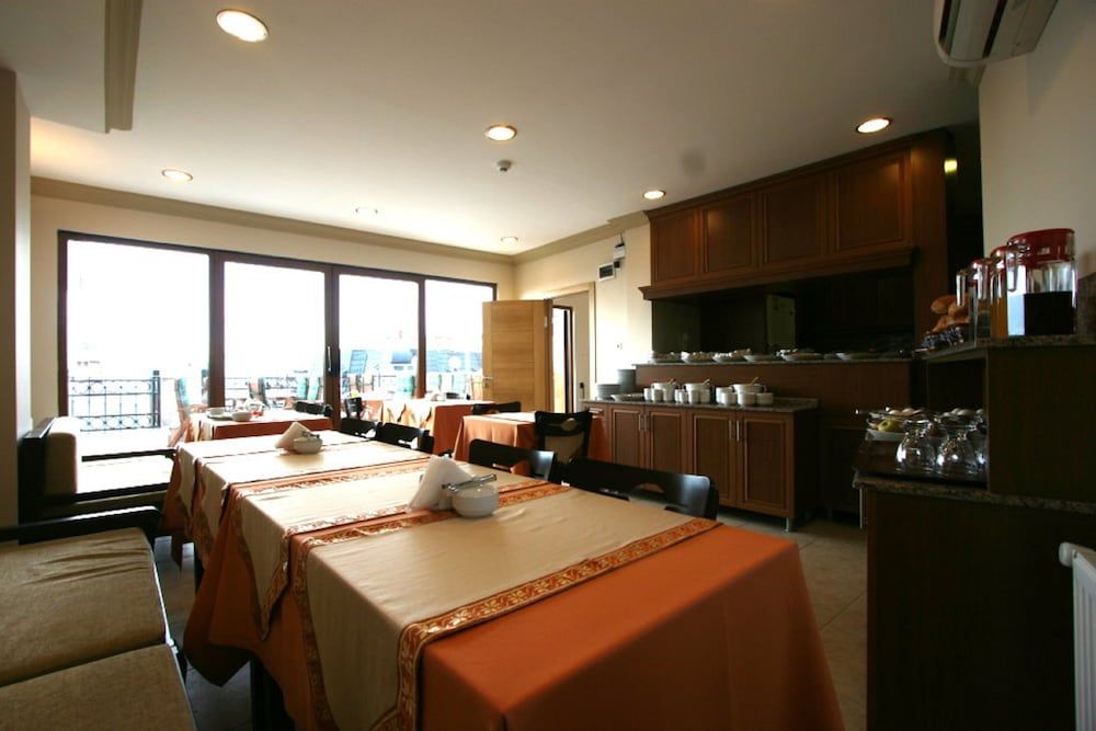 undefined Grand Peninsula Hotel 9