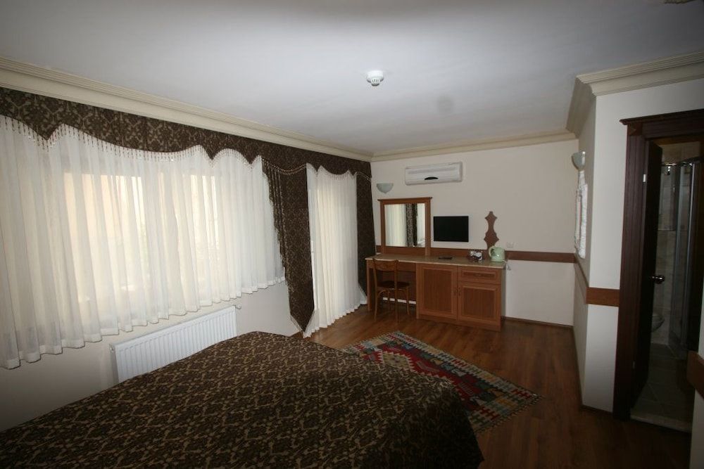 Grand Peninsula Hotel Standard Double Room 2