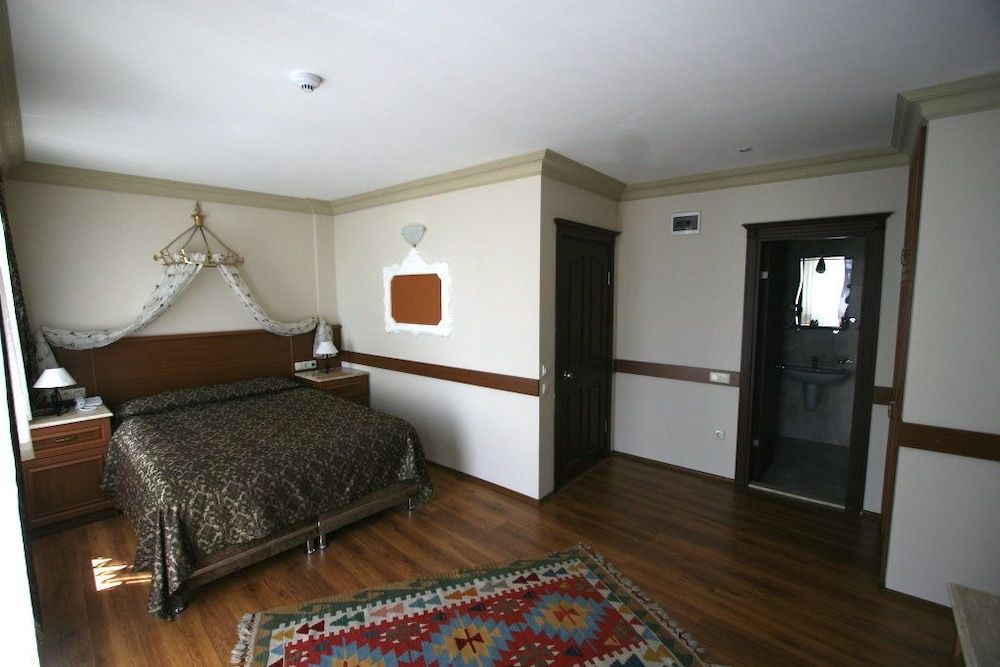 undefined Grand Peninsula Hotel 4