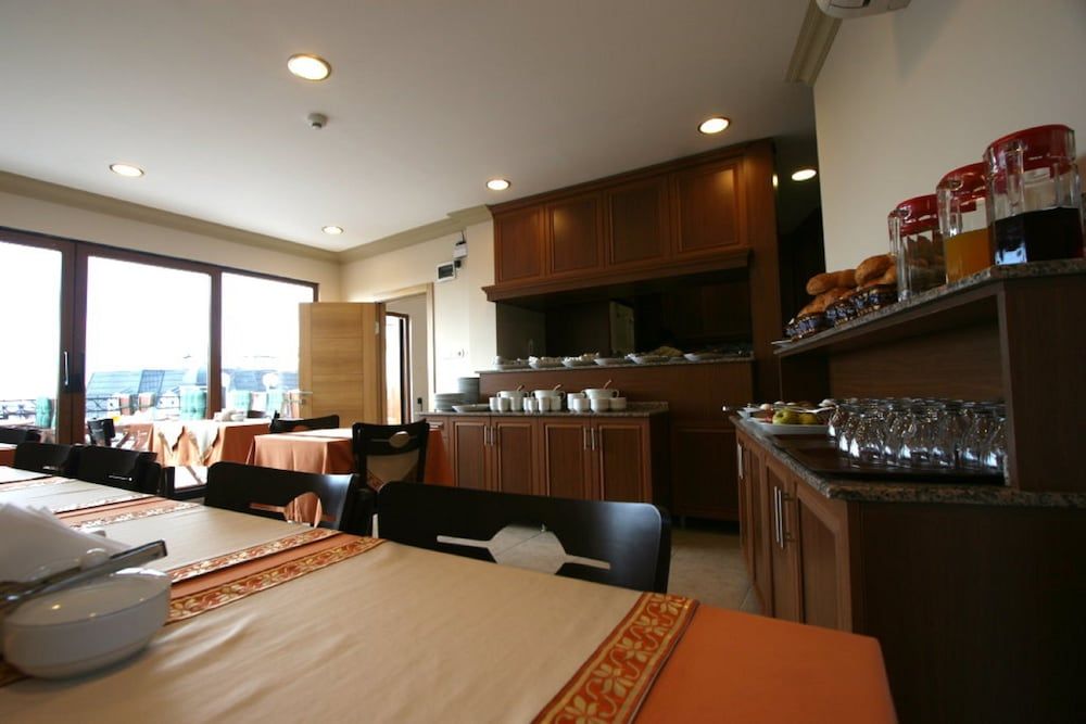 undefined Grand Peninsula Hotel 8