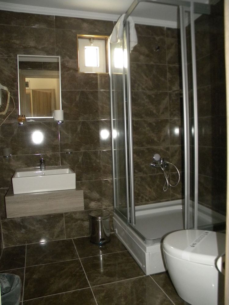 Sava Hotel Triple Room 5