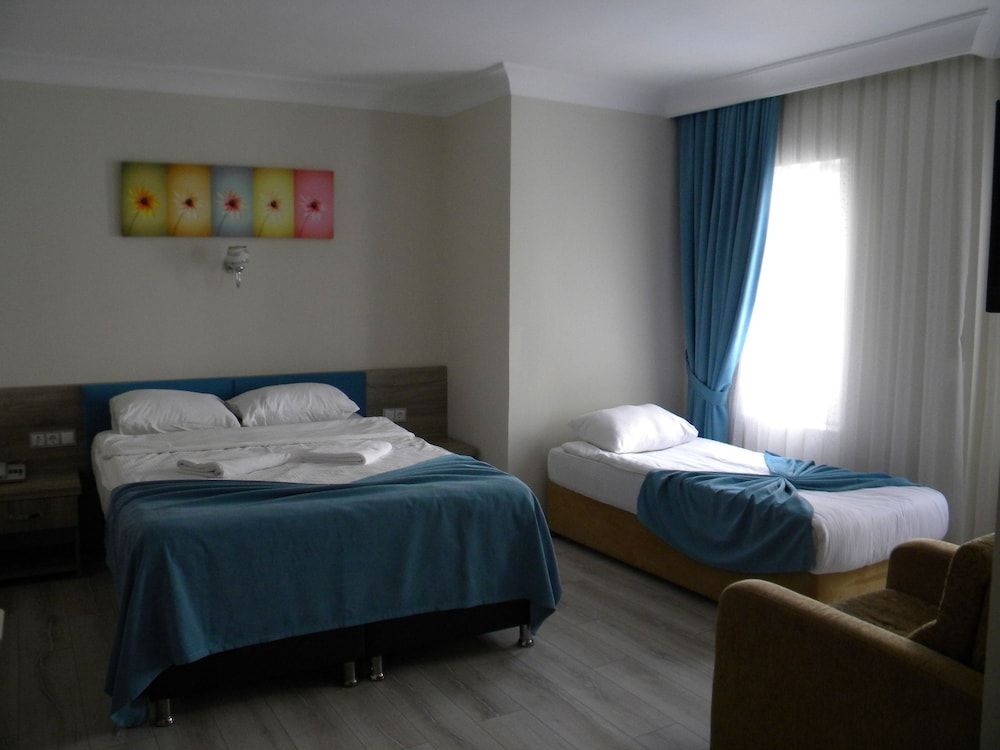 Sava Hotel Triple Room 3