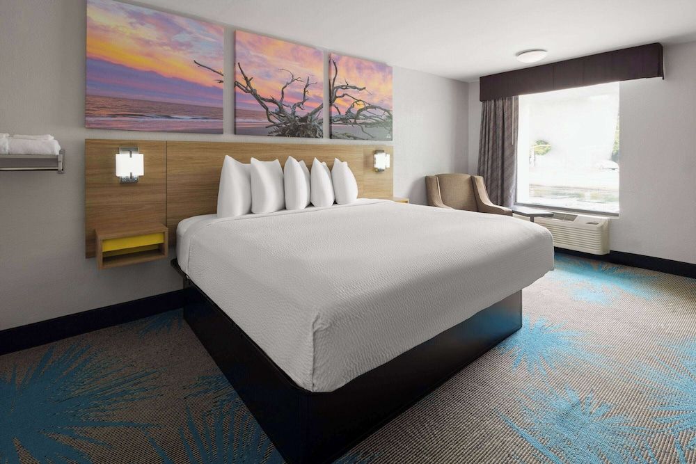 Room, 1 King Bed, Accessible, Non Smoking (Mobility Accessible)