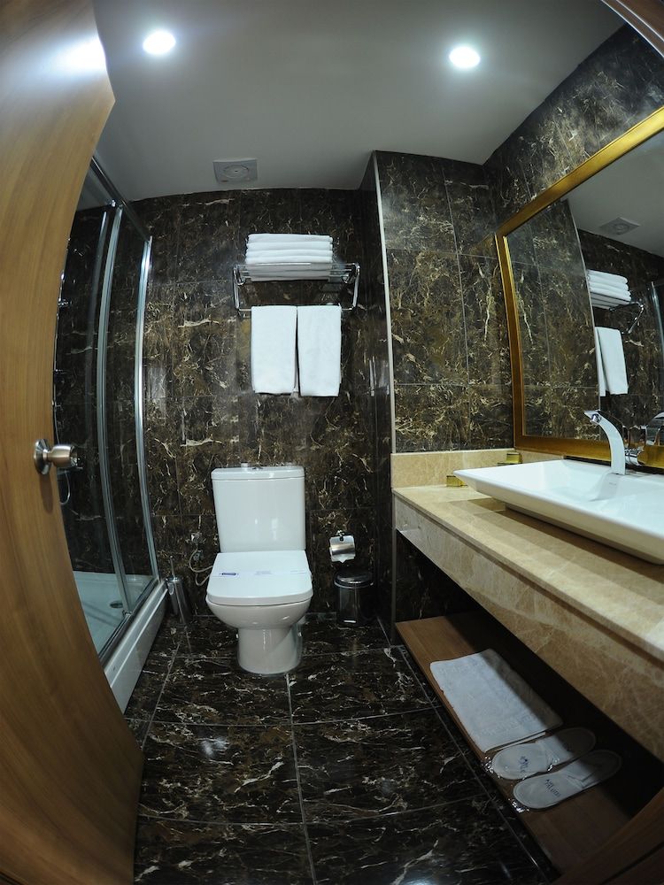 Nice Royal Otel Standard Room 5