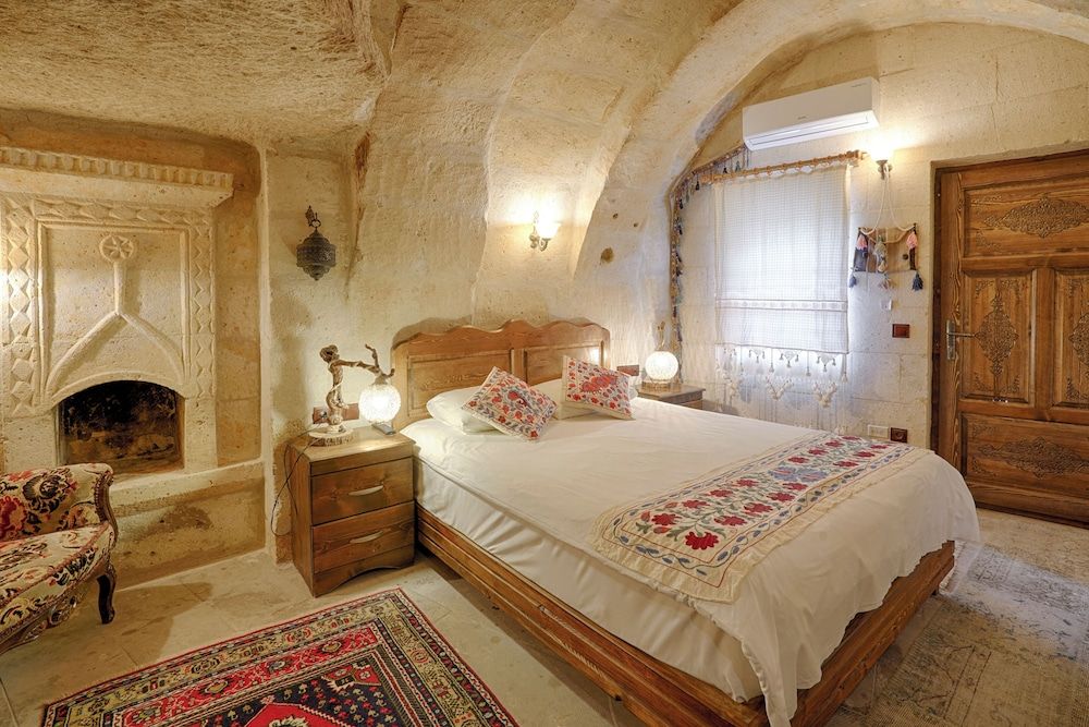 undefined Tulip Cave Suites 5