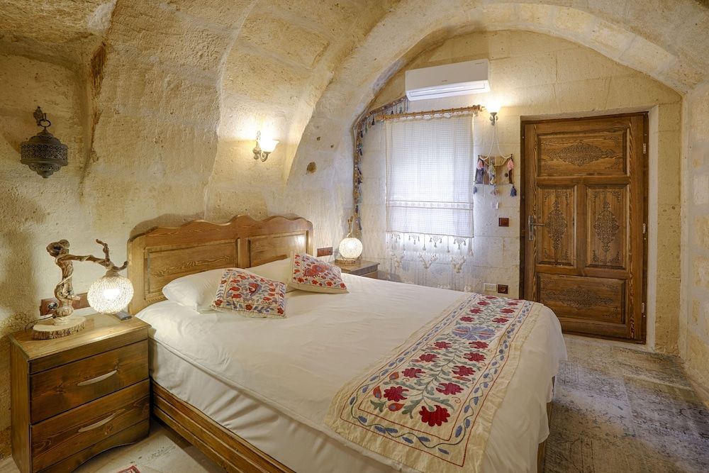 Tulip Cave Suites Standard Room, 1 Bedroom, Courtyard View 9