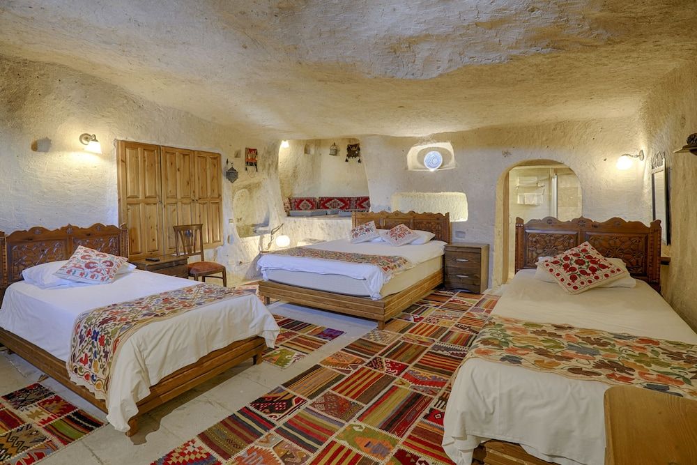undefined Tulip Cave Suites 4
