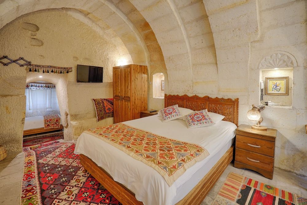 undefined Tulip Cave Suites 3