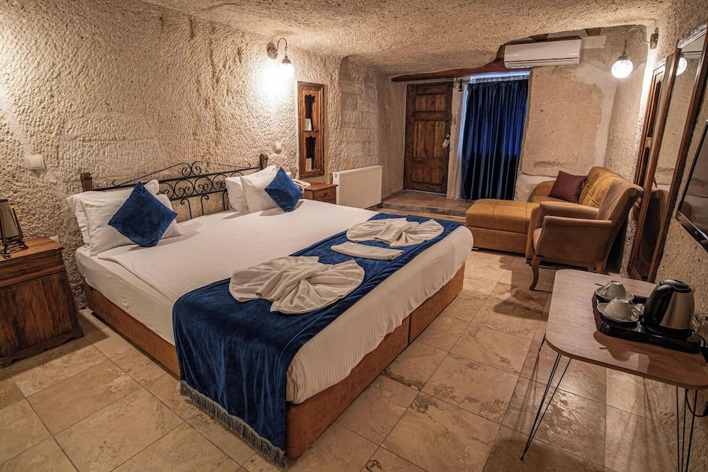 Elegance Cave Suites Deluxe Double Room 15