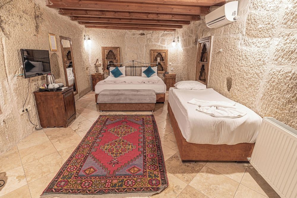 undefined Elegance Cave Suites 2
